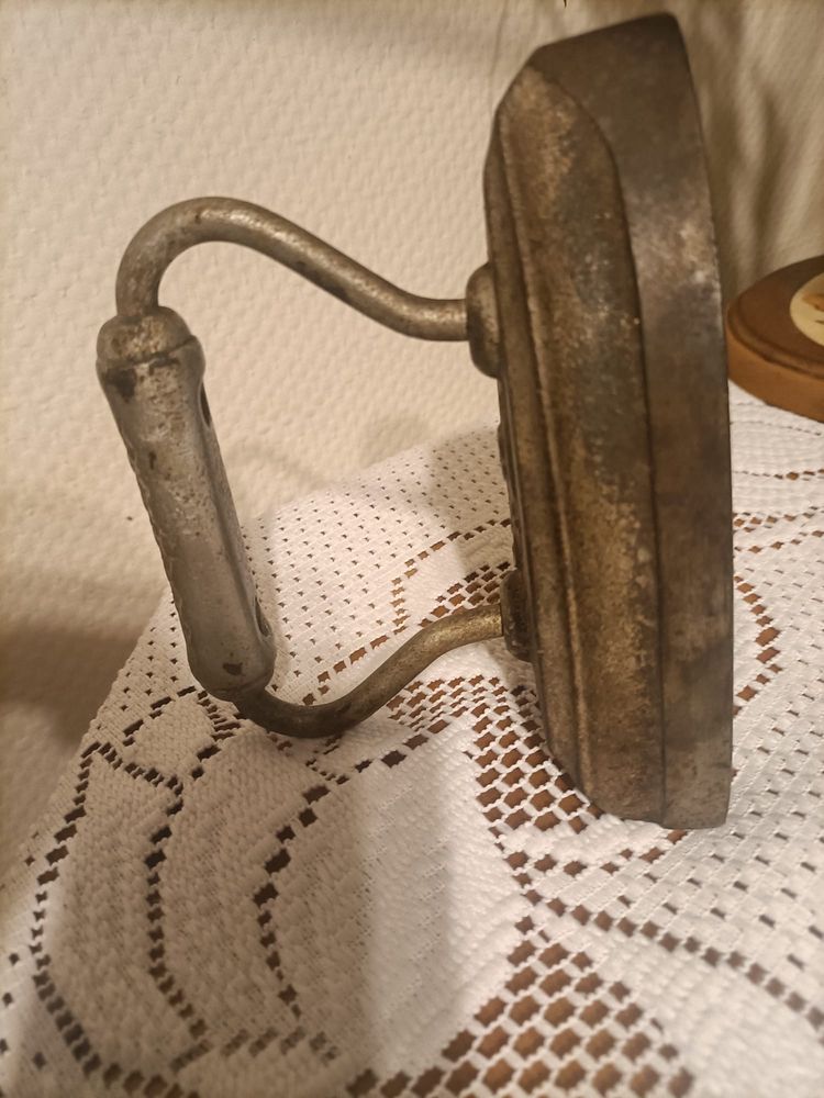 Stare zabytkowe żeliwne żelazko -Cast iron sad Stell
