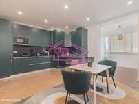 Apartamento T2 com 72 m2 Totalmente Remodelado em Campolide - Lisboa!