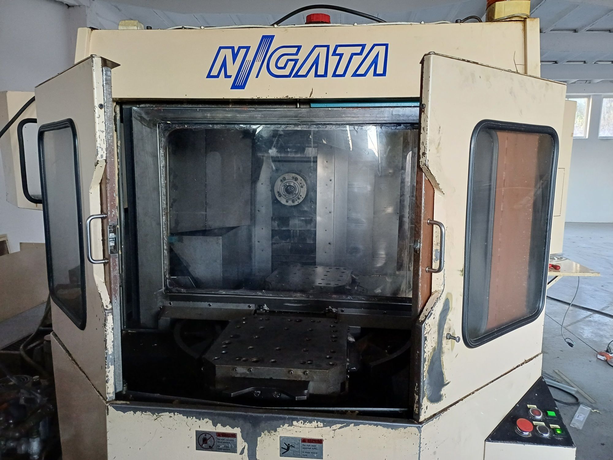 Frezarka cnc pozioma Niigata PN40 centrum obróbcze plus narzędzia