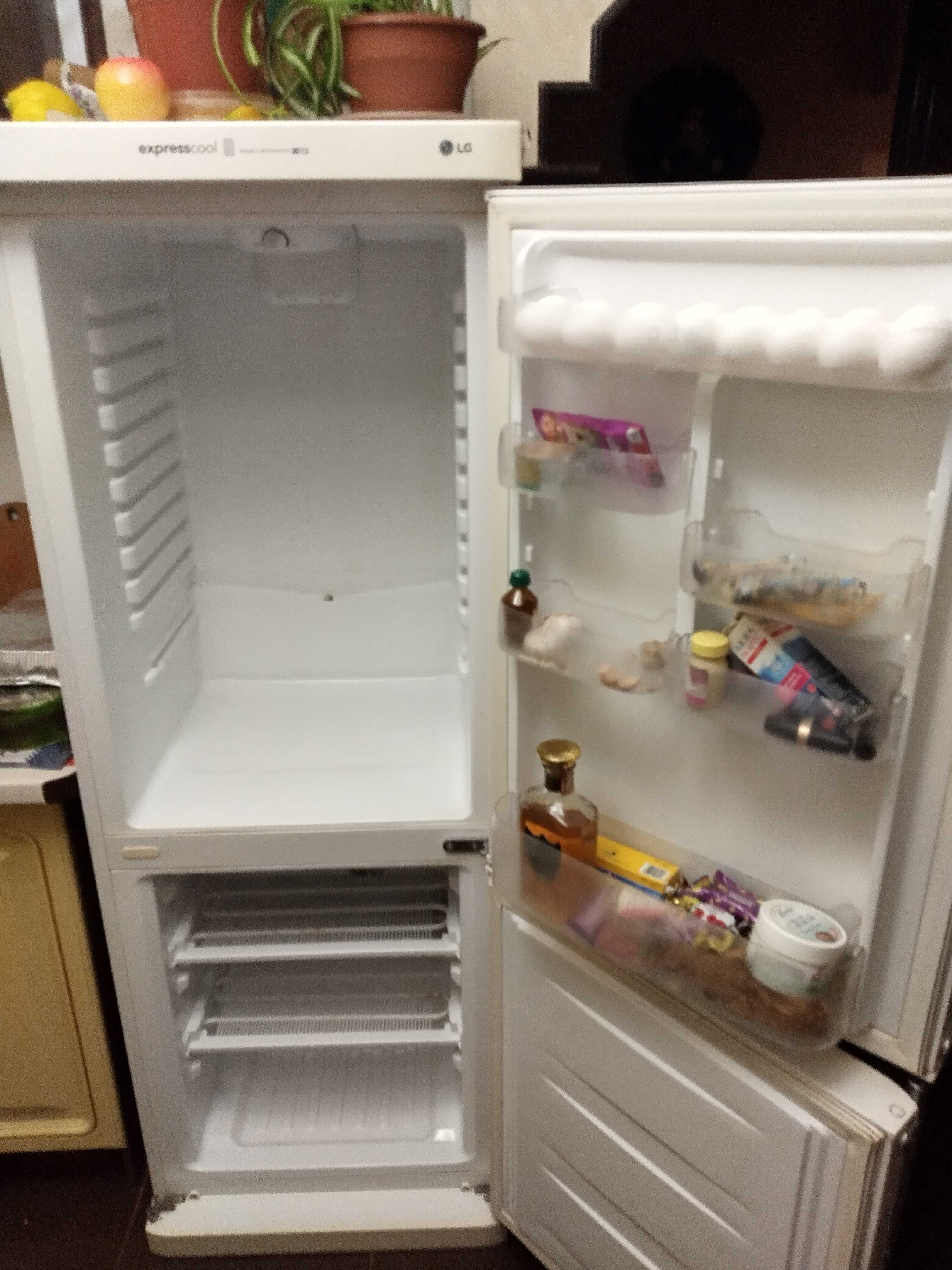Холодильник LG заводского производства