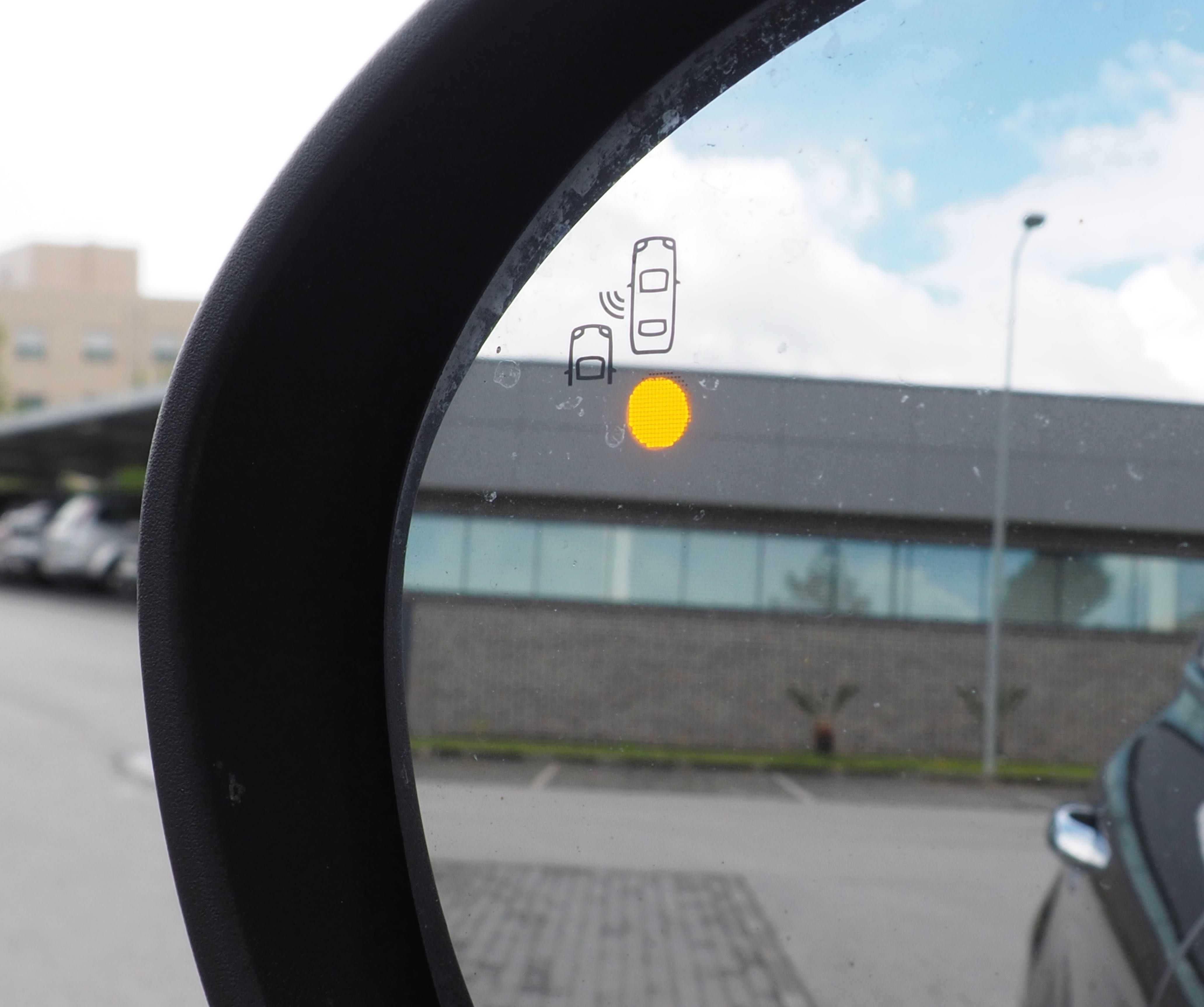 Fiat 500X automático , teto panorâmico, couro, GPS , câmara traseira