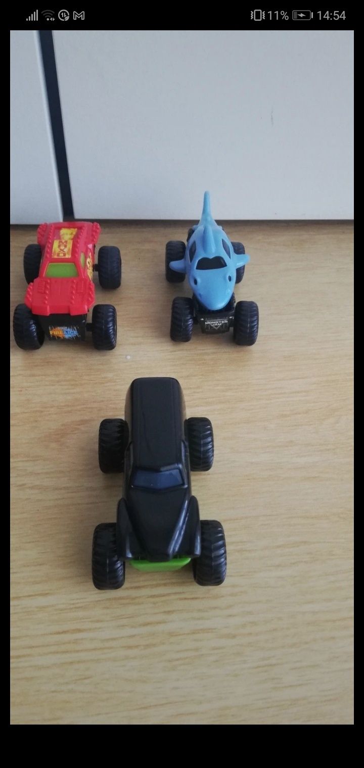 8 carros Monster Truckers Hot Wheels