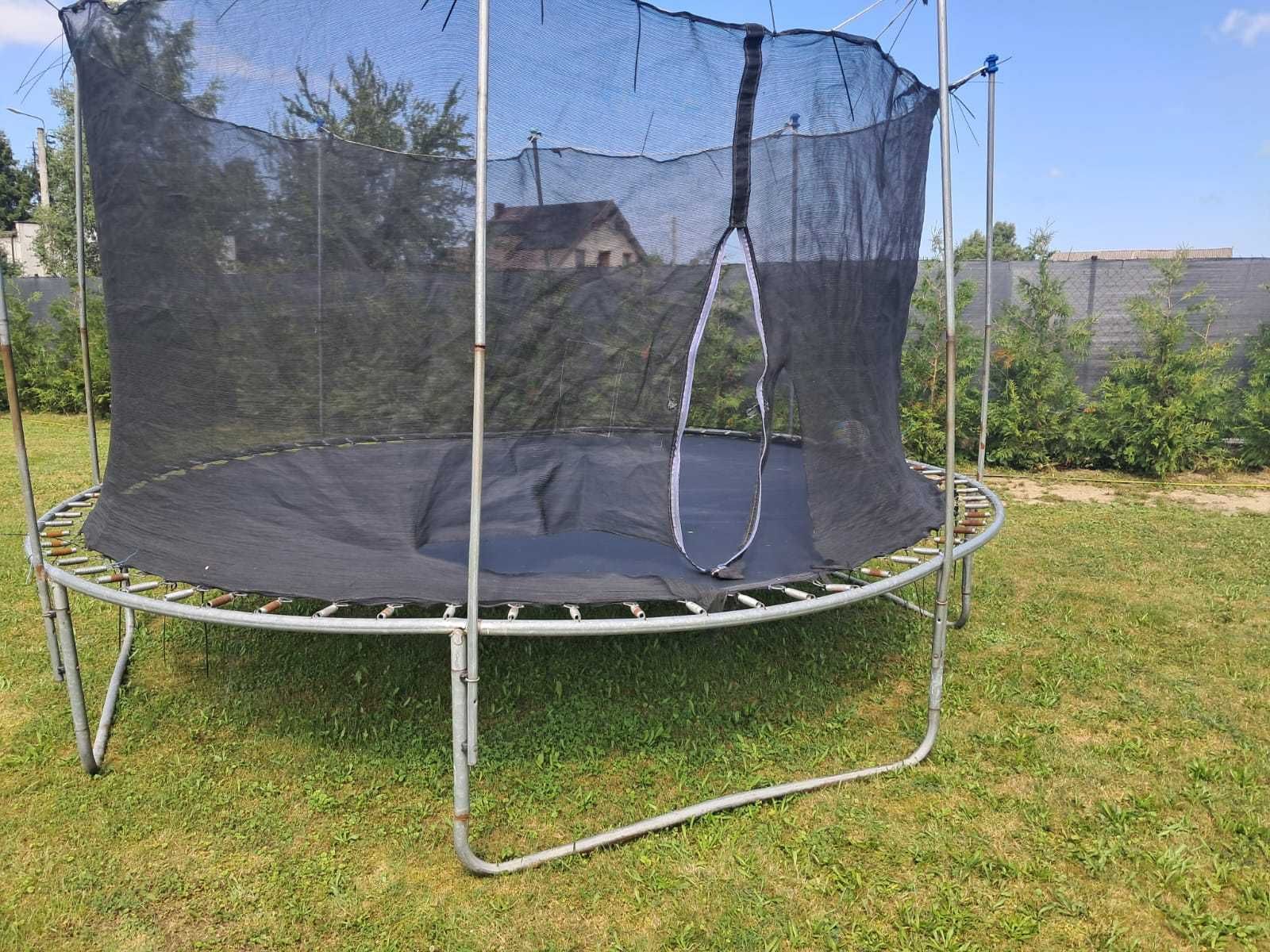 Trampolina uszkodzona