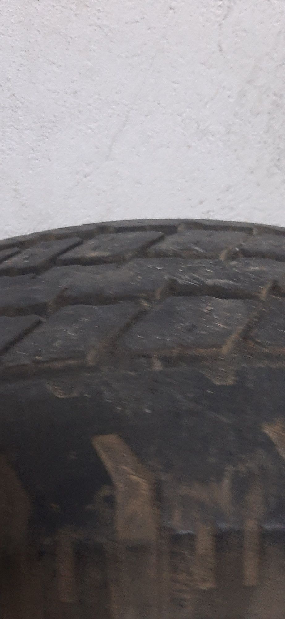 Pneu Wrangler Goodyear 245 70 R16 - opel Frontera