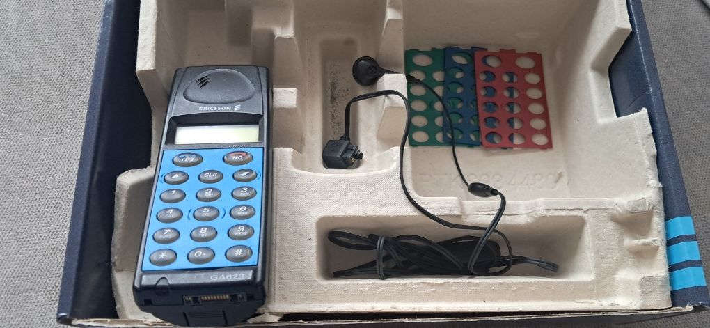 Ericsson GA 628 - telefon kolekcjonerski, oryginalne pudełko
