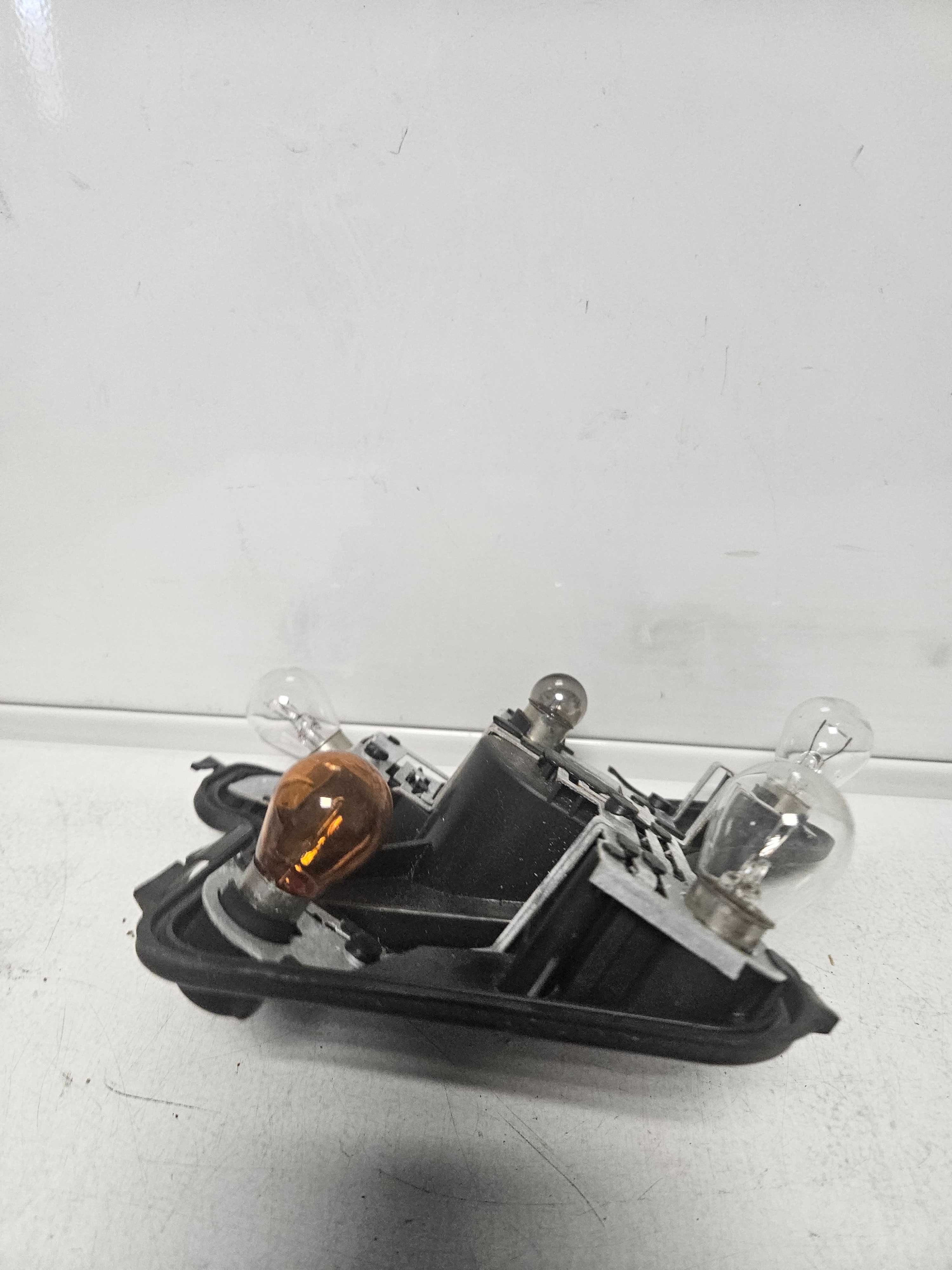 Oprawka Wkład Lampy Tył Prawy Sedan  Audi A4 B6