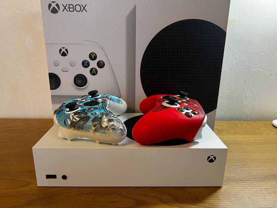 Xbox series s в хорошому стані + додатковий контролер + акумулятори