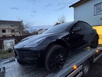 Розборка Tesla Model 3 панорама салон кузов бампер крило четверть