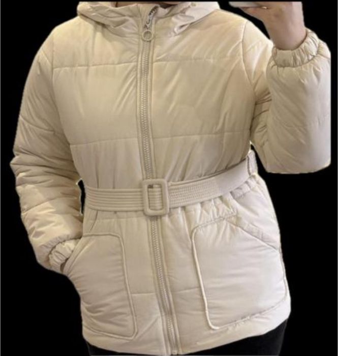 Куртка зимова молочно-бежевого кольору