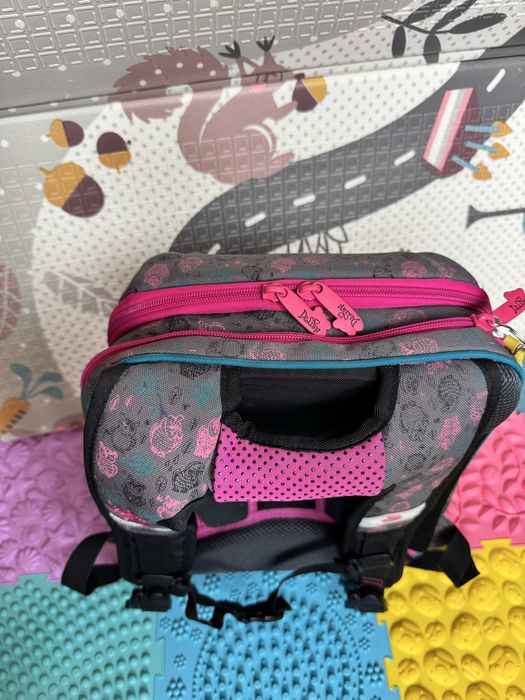 Firmowy plecak szkolny firmy DeLune