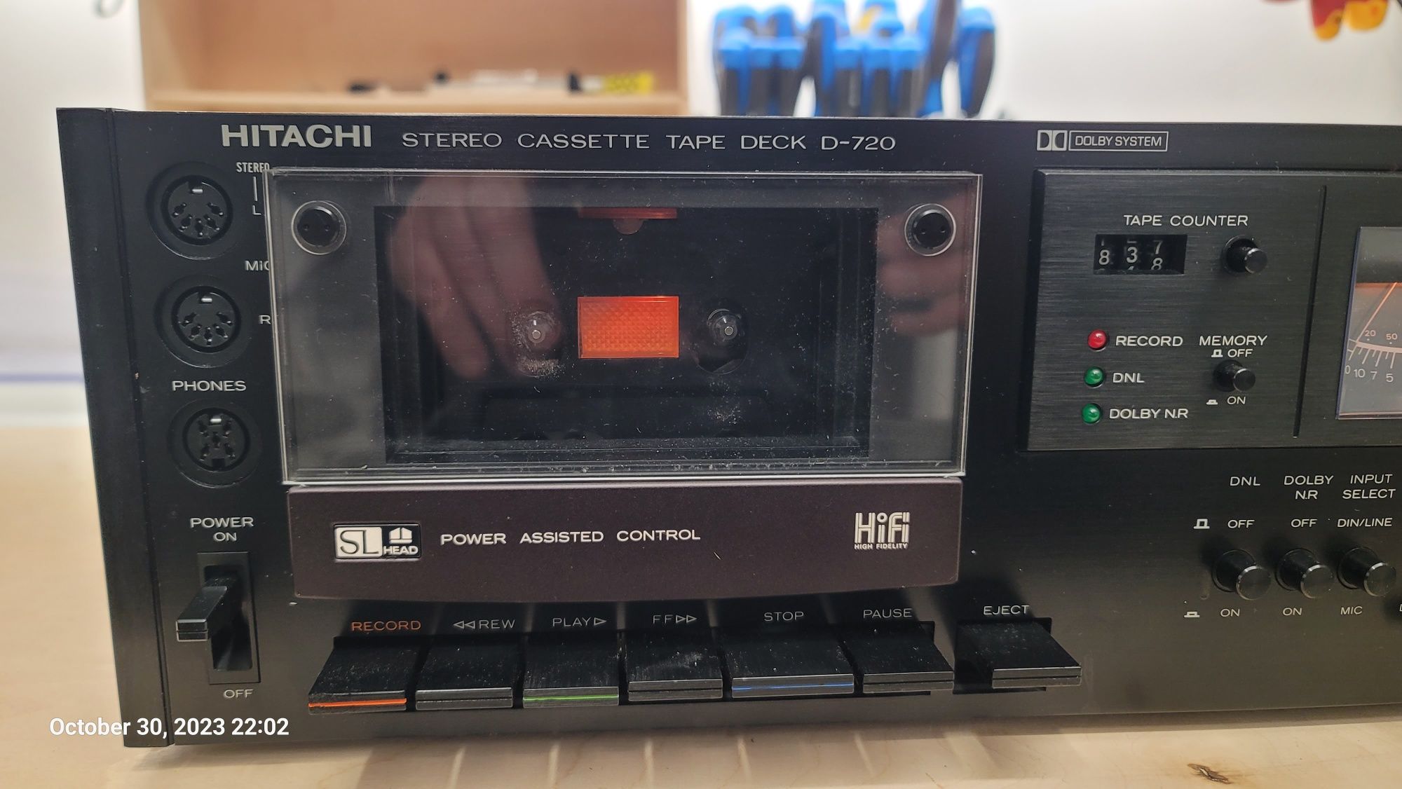 Hitachi stereo tape deck d-720