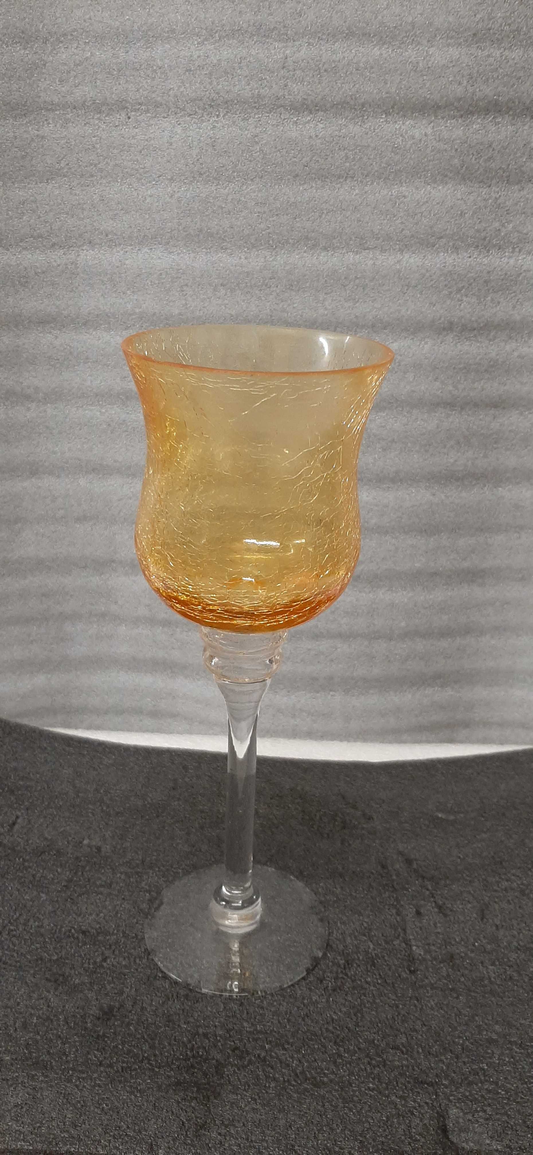 Kielich-świecznik w bursztynowym kolorze vintage.