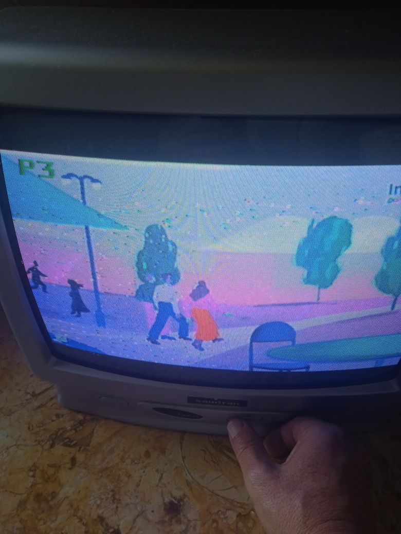 Tv pequena como nova
