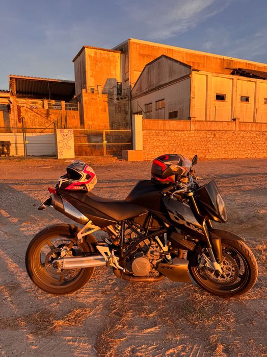 KTM Superduke 990 com poucos kms