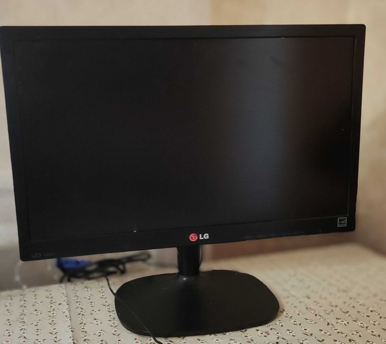 Монітор LG LED 19M35