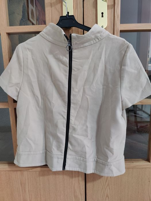 Camisola/T-shirt com fecho