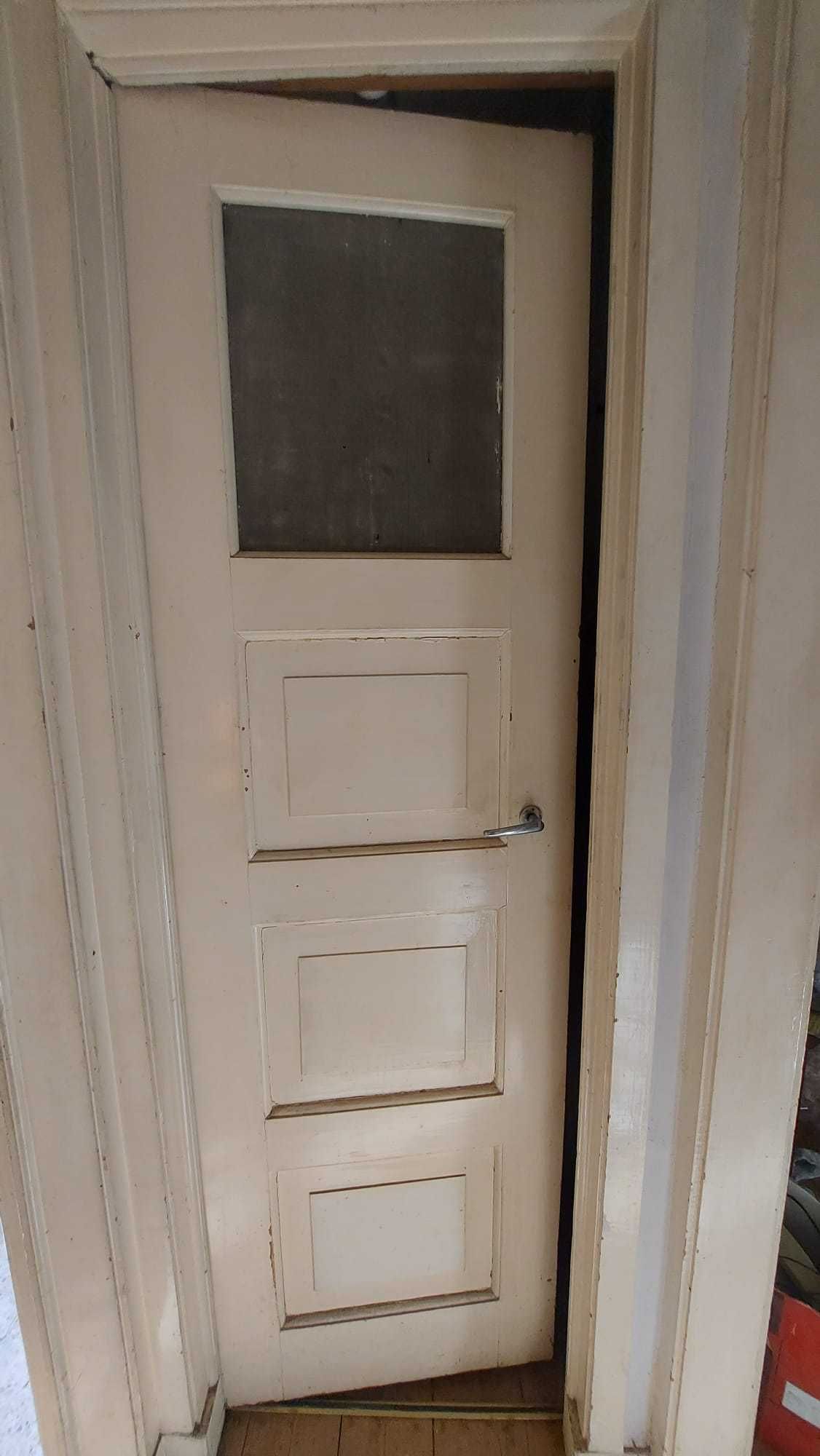 Porta em madeira com rede