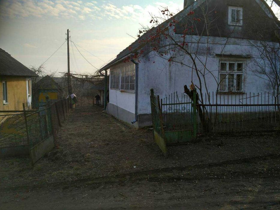 Продаж будинку разом з земельною ділянкою