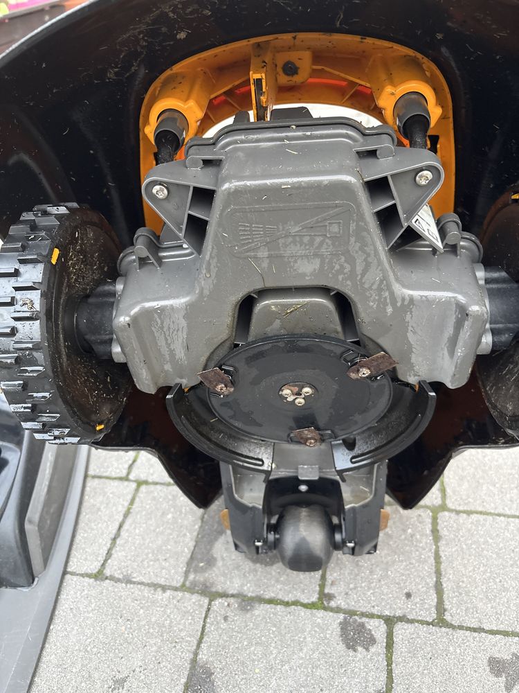 Robot husqvarna mcculloch z baza