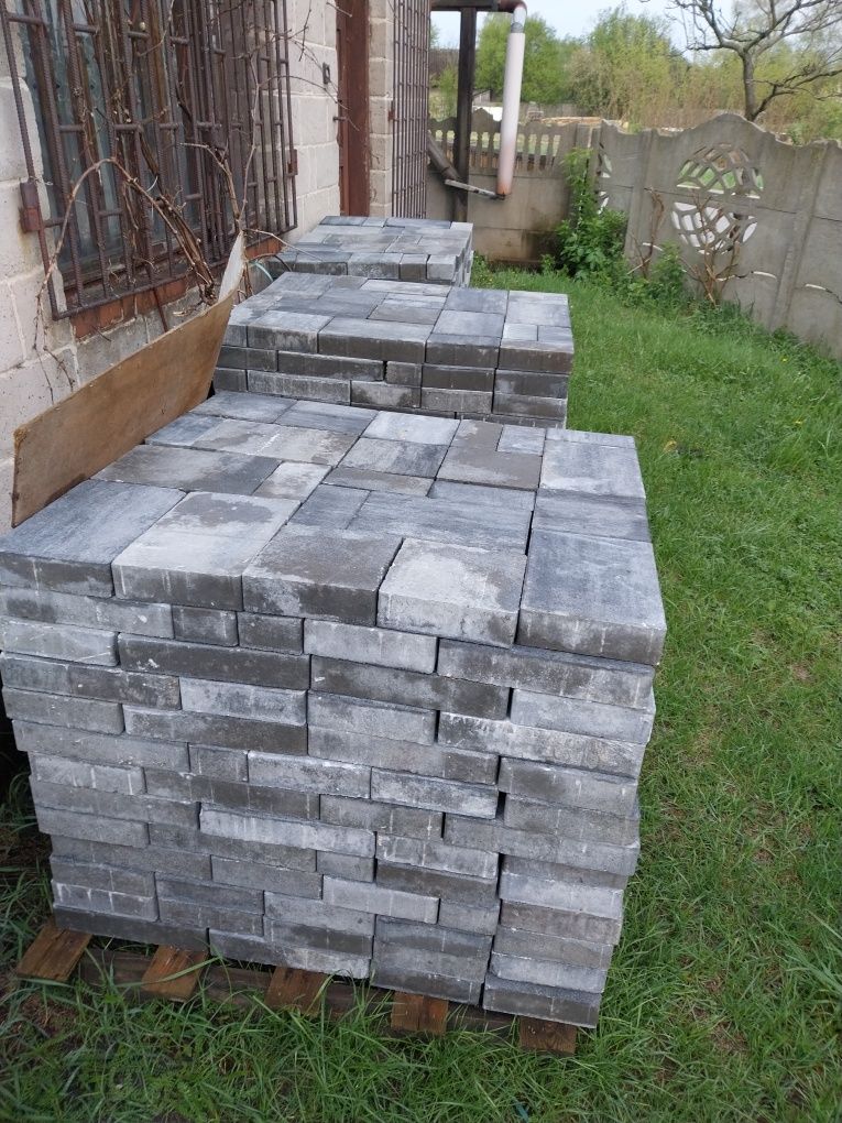 Sprzedam kostke 75m2 e cena do uzgodnienia bruk