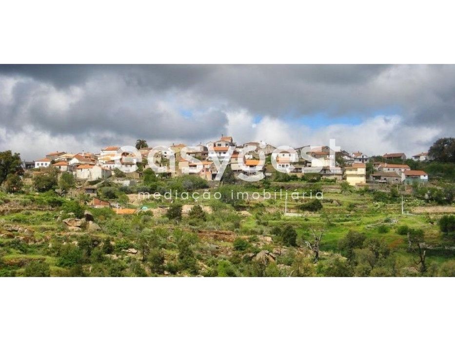 Moradia para recuperar na aldeia de Castedo, Torre de Moncorvo.