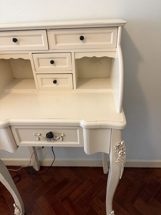 Móvel branco vintage estilo antigo Gato Preto