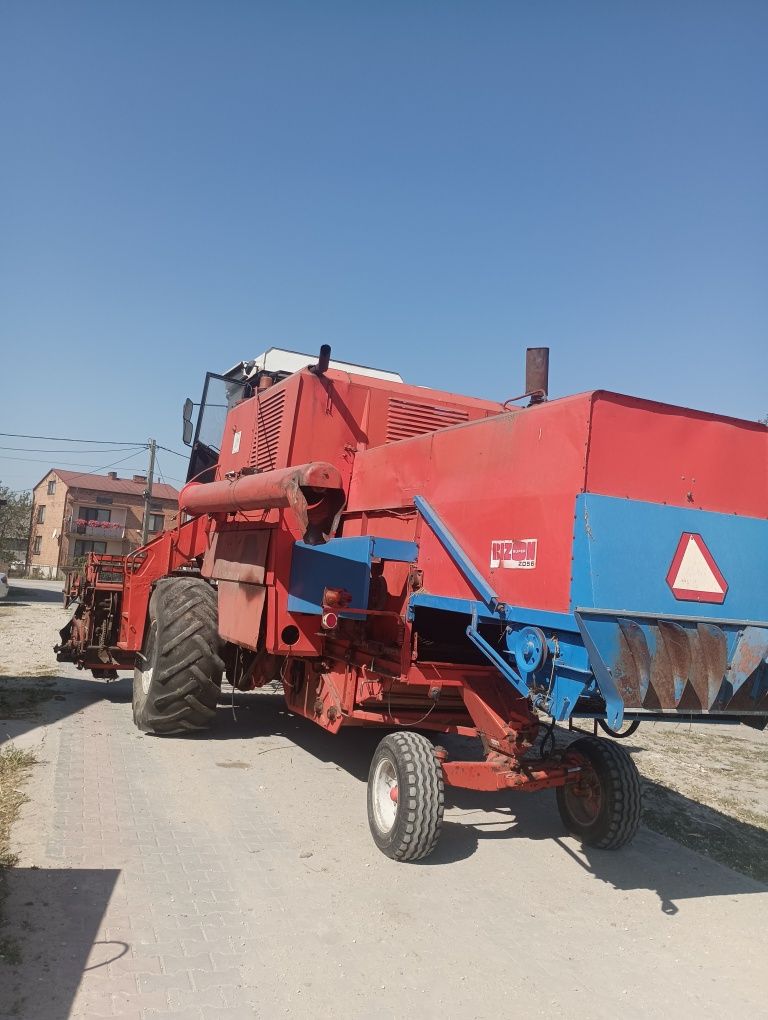 Kombajn Bizon Z056