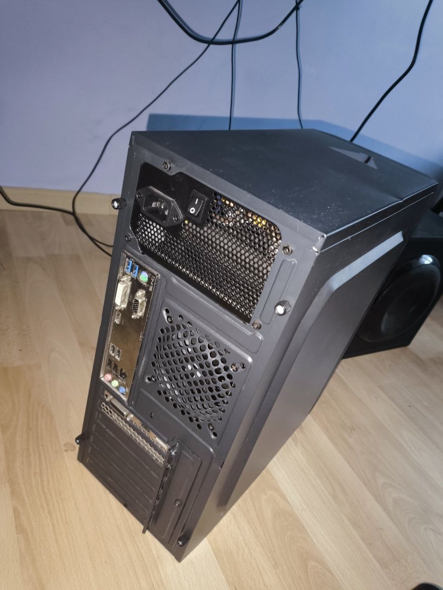 Komputer PC stacjonarny