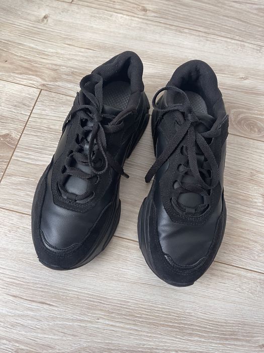 Продам кросівки HM розмір 39(25)