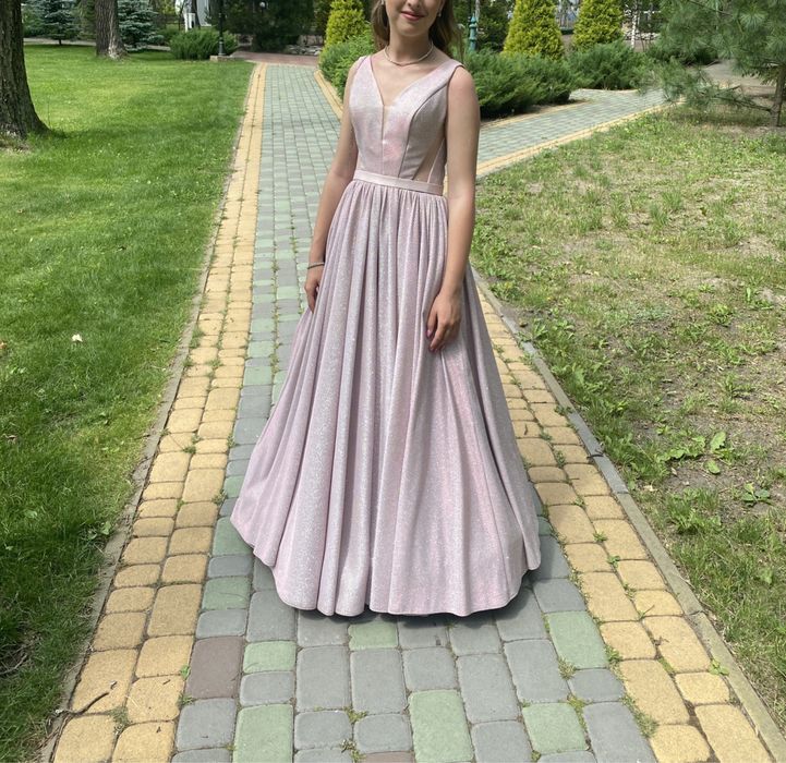 Продається випускна сукня в гарному стані. Розмір XS-S.