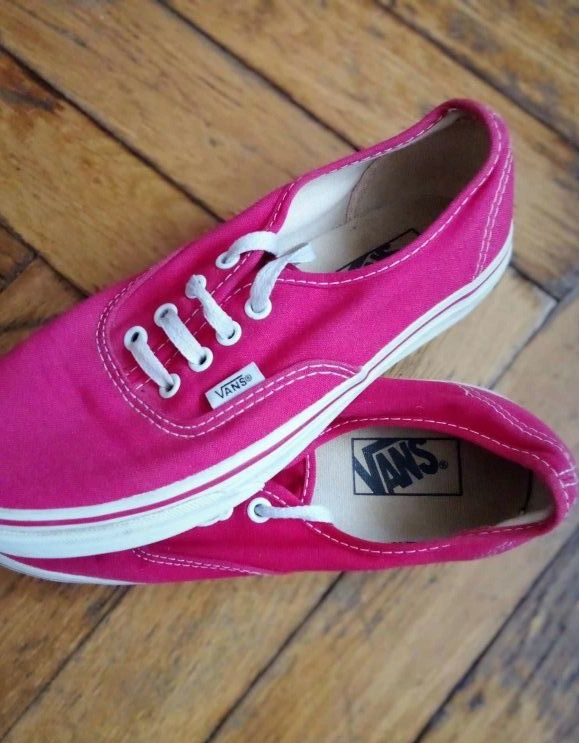 Czerwono białe buty Vans