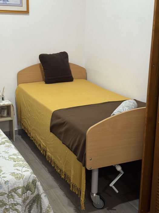 Cama articulada- como nova teve apenas poucos meses