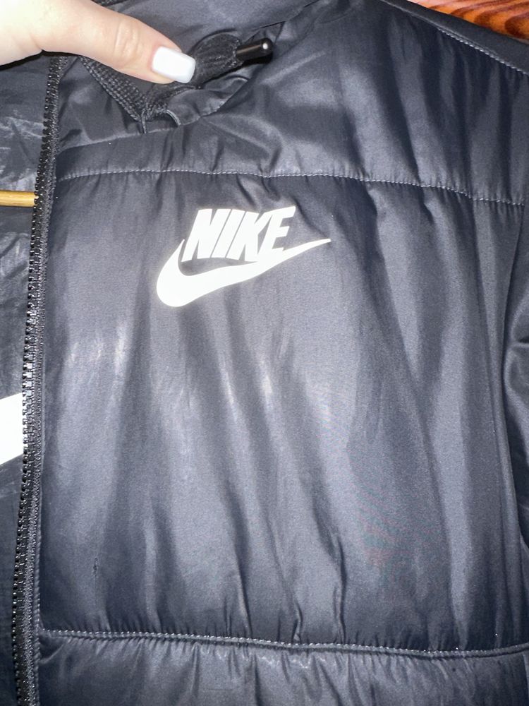 Продам пальто Nike
