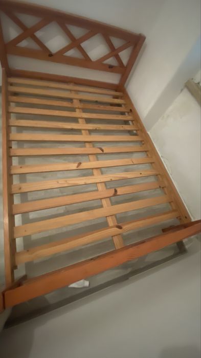 Base de cama- Madeira em excelente estado