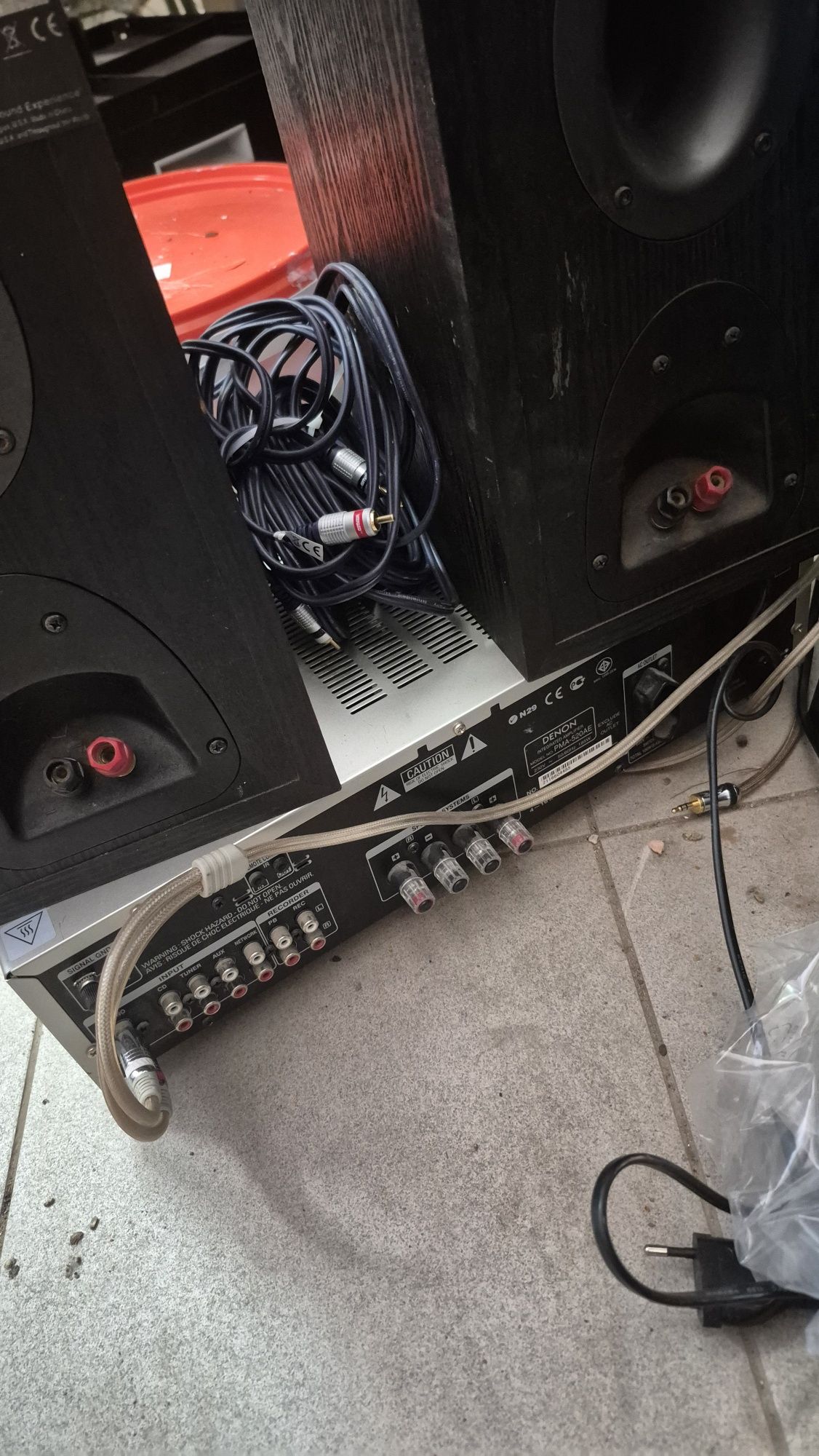 Wzmacniacz DENON PMA-520AE z głośnikami klipsch.
