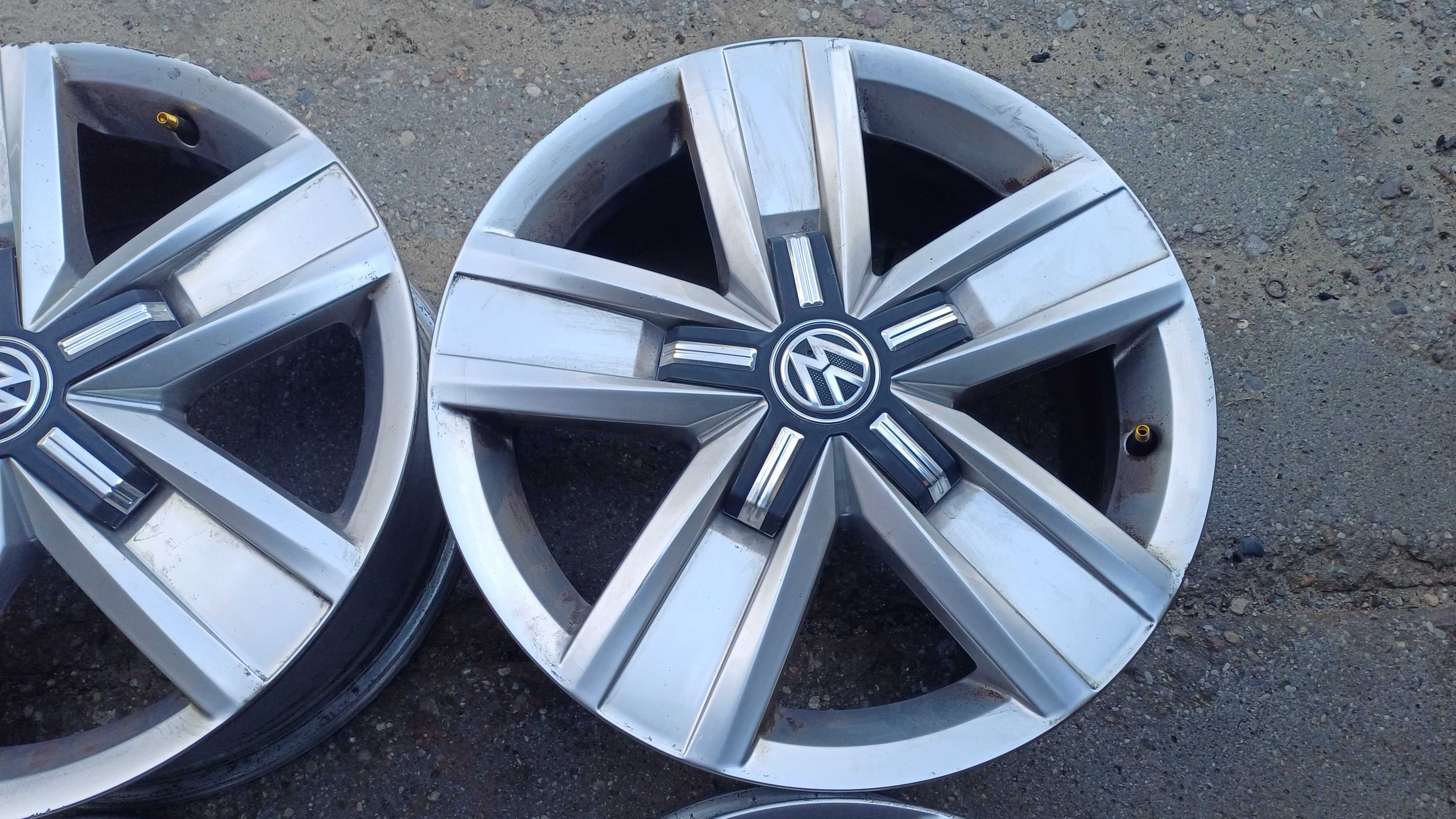 Felgi aluminiowe Vw Transporter T5 T6 T7 Crafter 2 Man TGE 5x120 17"
