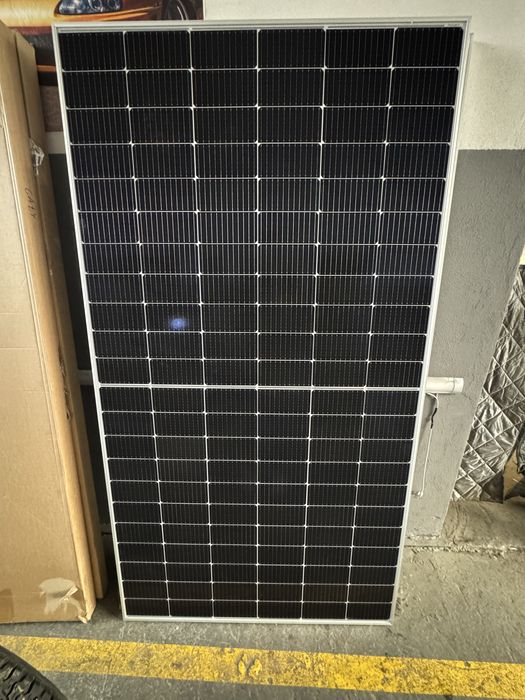 Zestaw 8 paneli fotowoltaicznych model Ja Solar JAM66S30-500