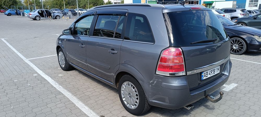 Опель зафіра 1.8 газ/бенз. 7місць гарний стан