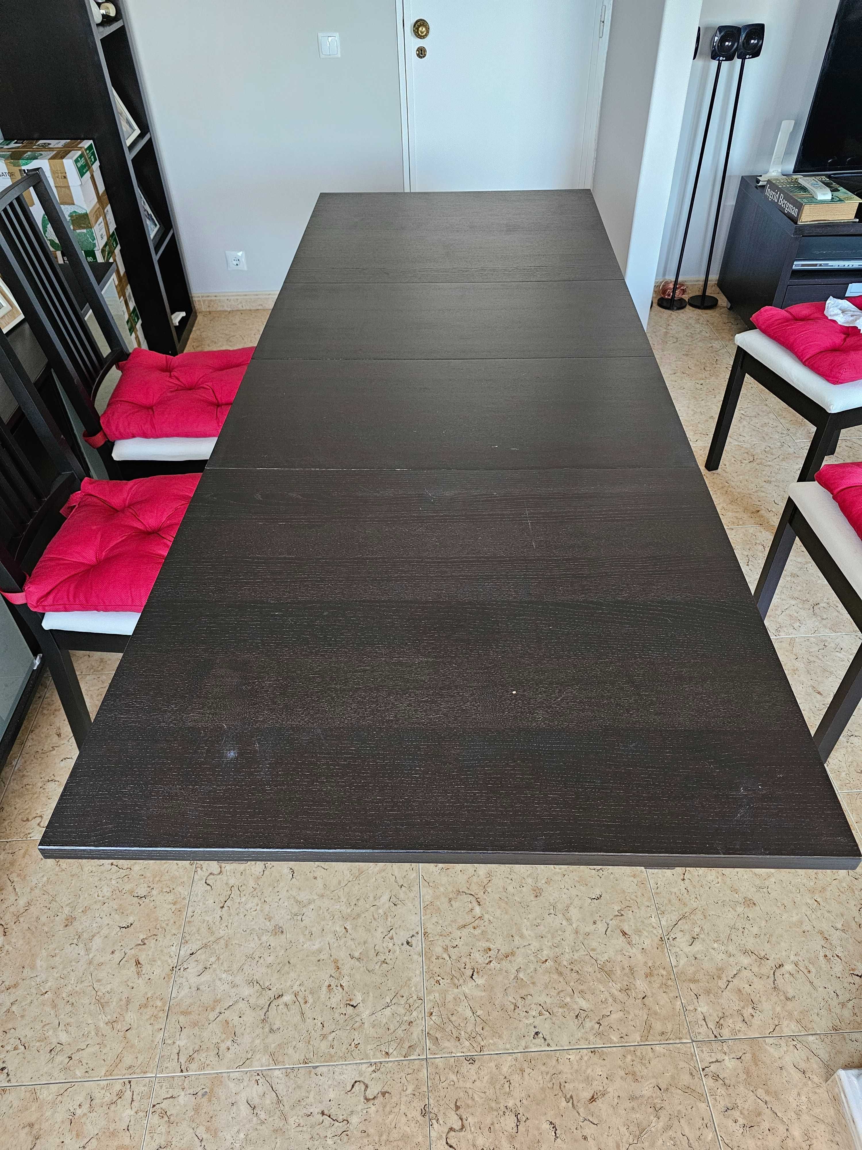 Mesa IKEA Bjursta extensivel com 4 cadeiras em otimo estado