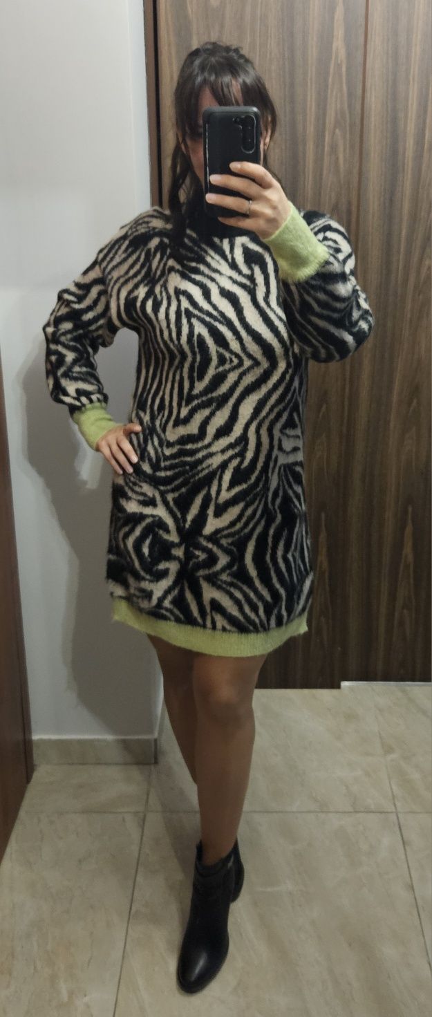 Sukienka sweterkowa Kontatto zebra