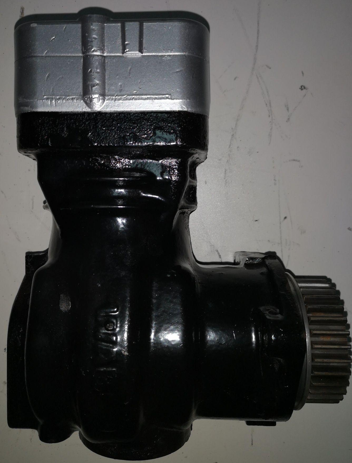 Продам компрессор Wabco 4111510040 на Man LE