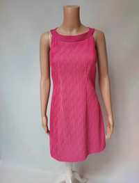 Różowa krótka sukienka koktajlowa bez rekawow dekolt lodka marszczona