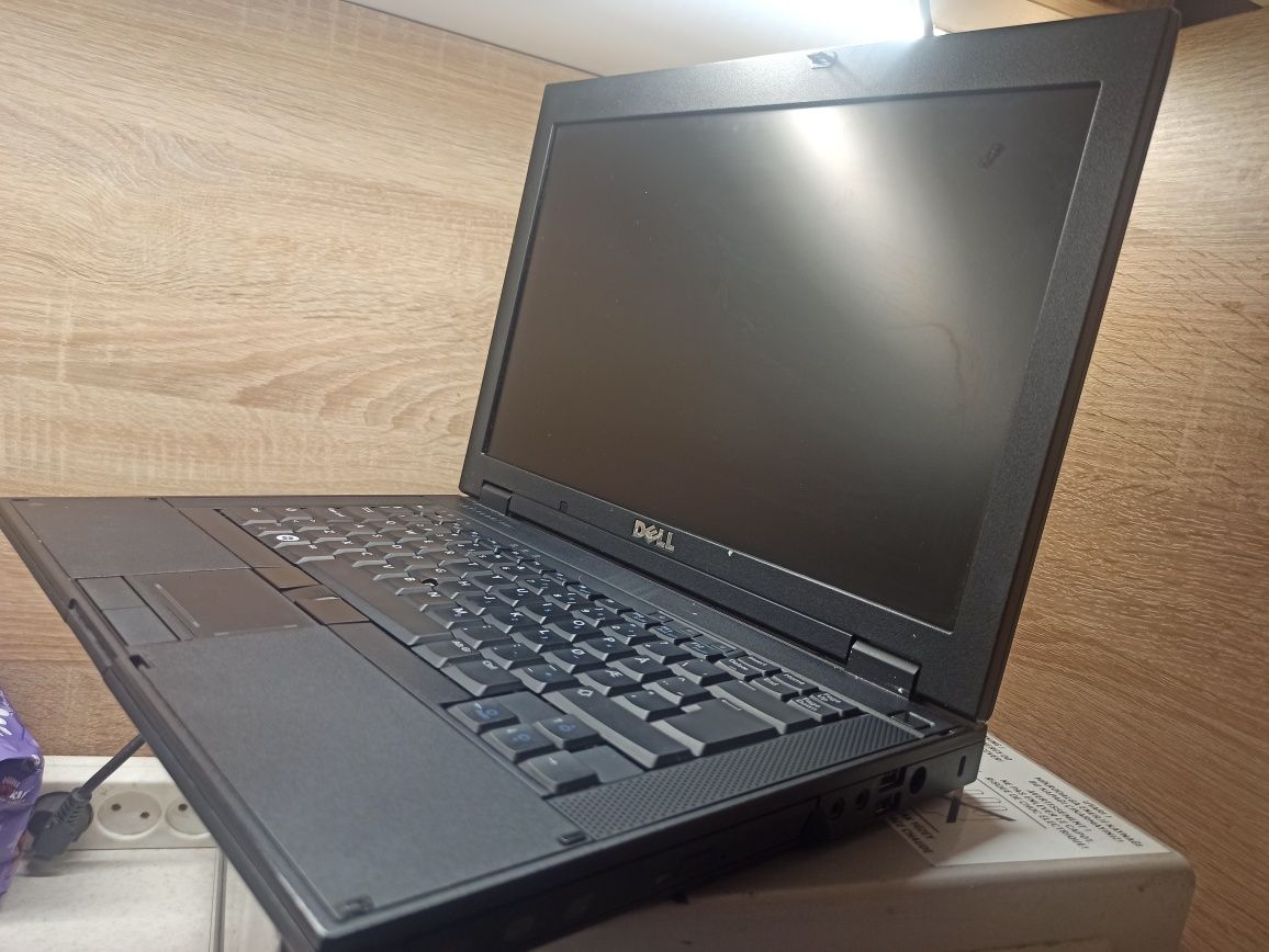 Dell Latitude E5400 14" 
4Gb Ra