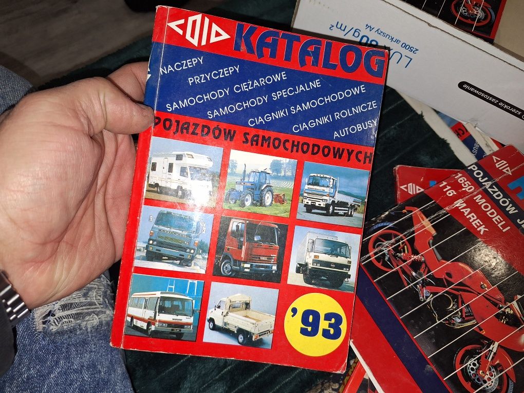 Katalogi samochodów osobowych ciężarowych motocykli