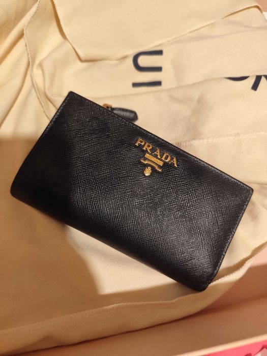 Carteira marca Prada