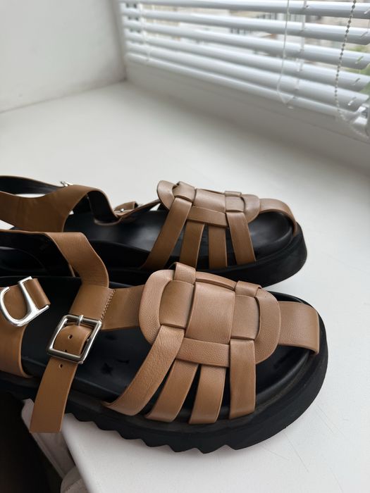 Продам жіночі сандалі