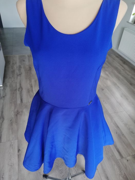 R. S chabrowa sukienka damska rozkloszowana kobaltowa z tej epoki