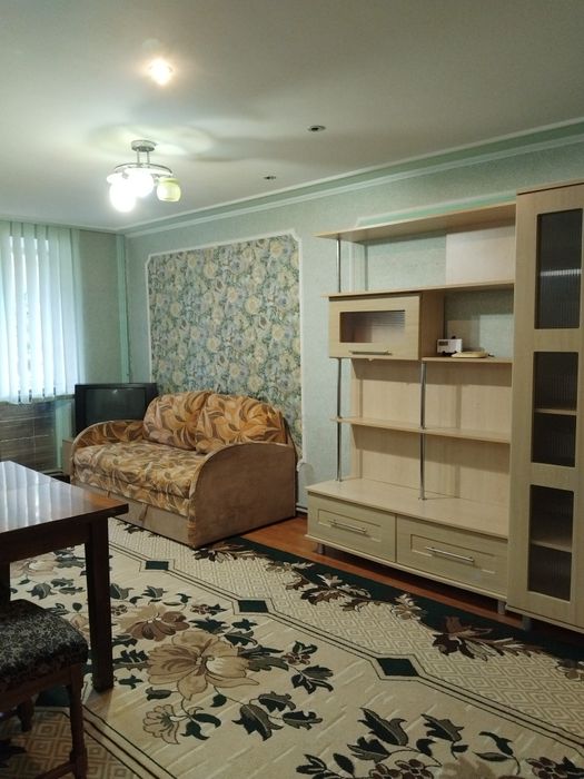 Комарова 3х кімн 1-6 осіб 900 грн