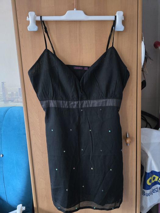 Tunika czarna z delikatnymi cekinkami