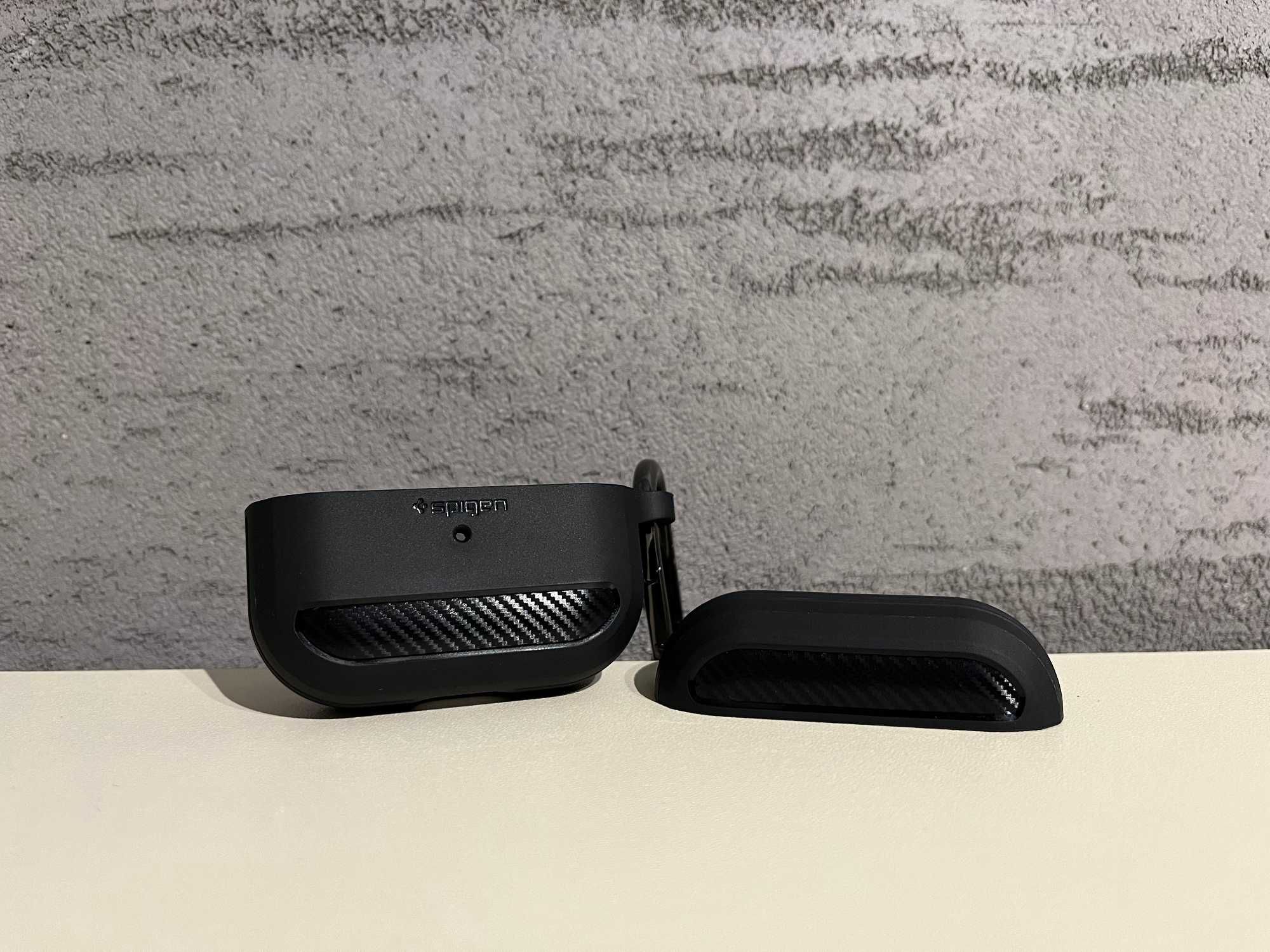 Etui Spigen Rugged Armor do AirPods Pro 1